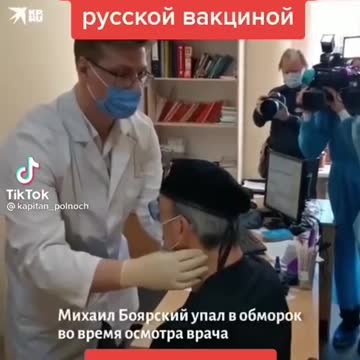 Ex oficial del ejército ruso recibe la vacuna...