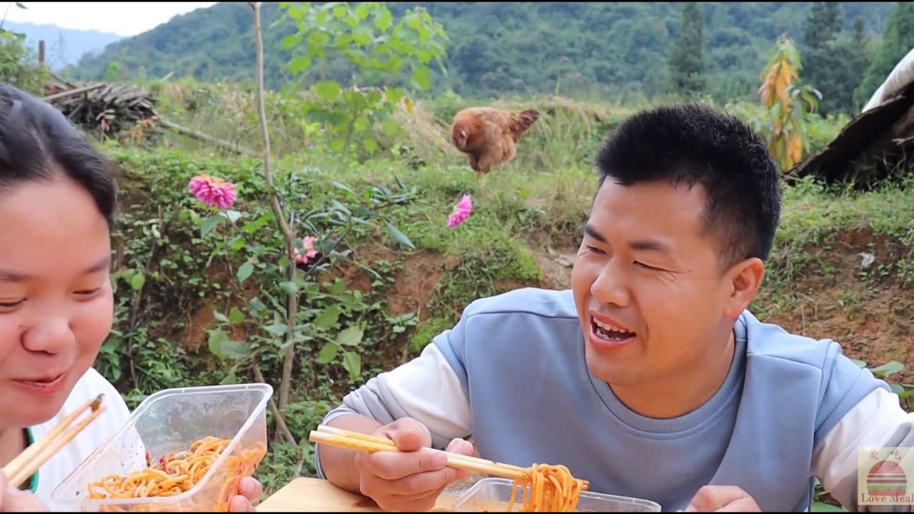 Stir-fried rice noodles with chili, pig ears with cold salad, grilled chicken wings,