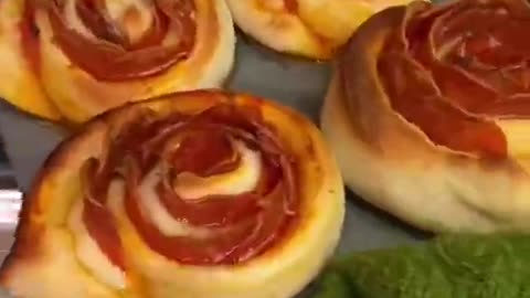 PIZZA ROSES Perfect for Valentine’s Day ib