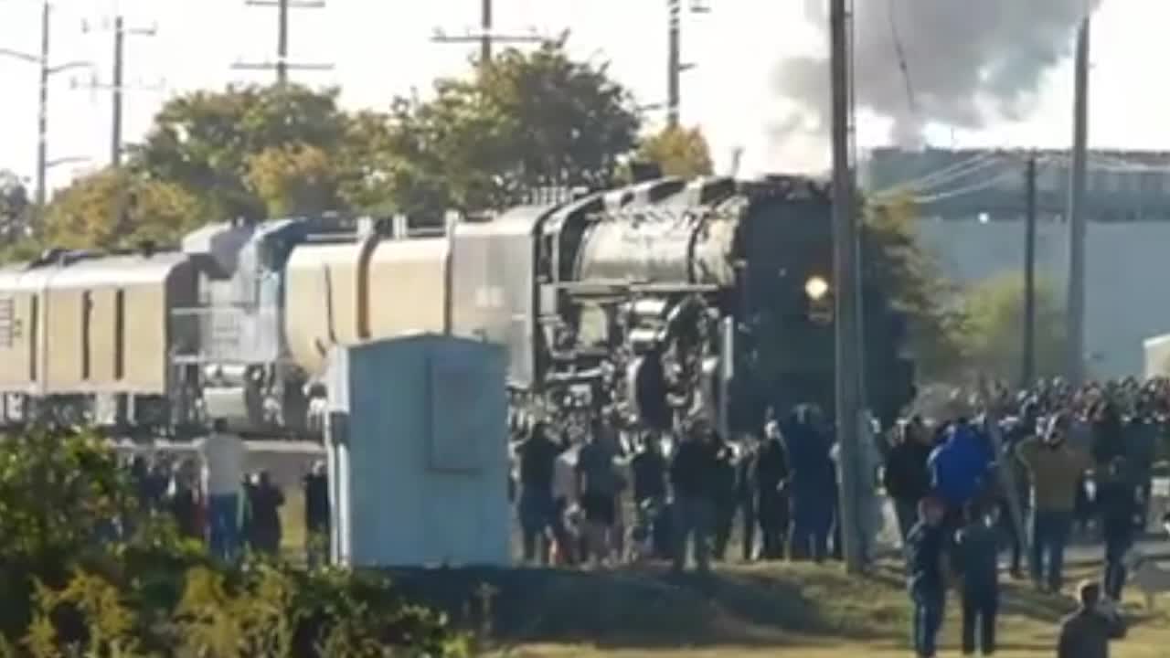 UP4014 & UP4141 Departs Aggieland, TX