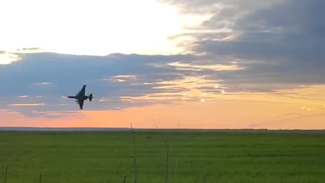 Ukrainian pilots on the SU-25 Grach at Low altitudes.