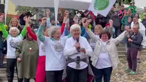 Welturaufführung - Omas gegen Rechts - Das Musical 🤩