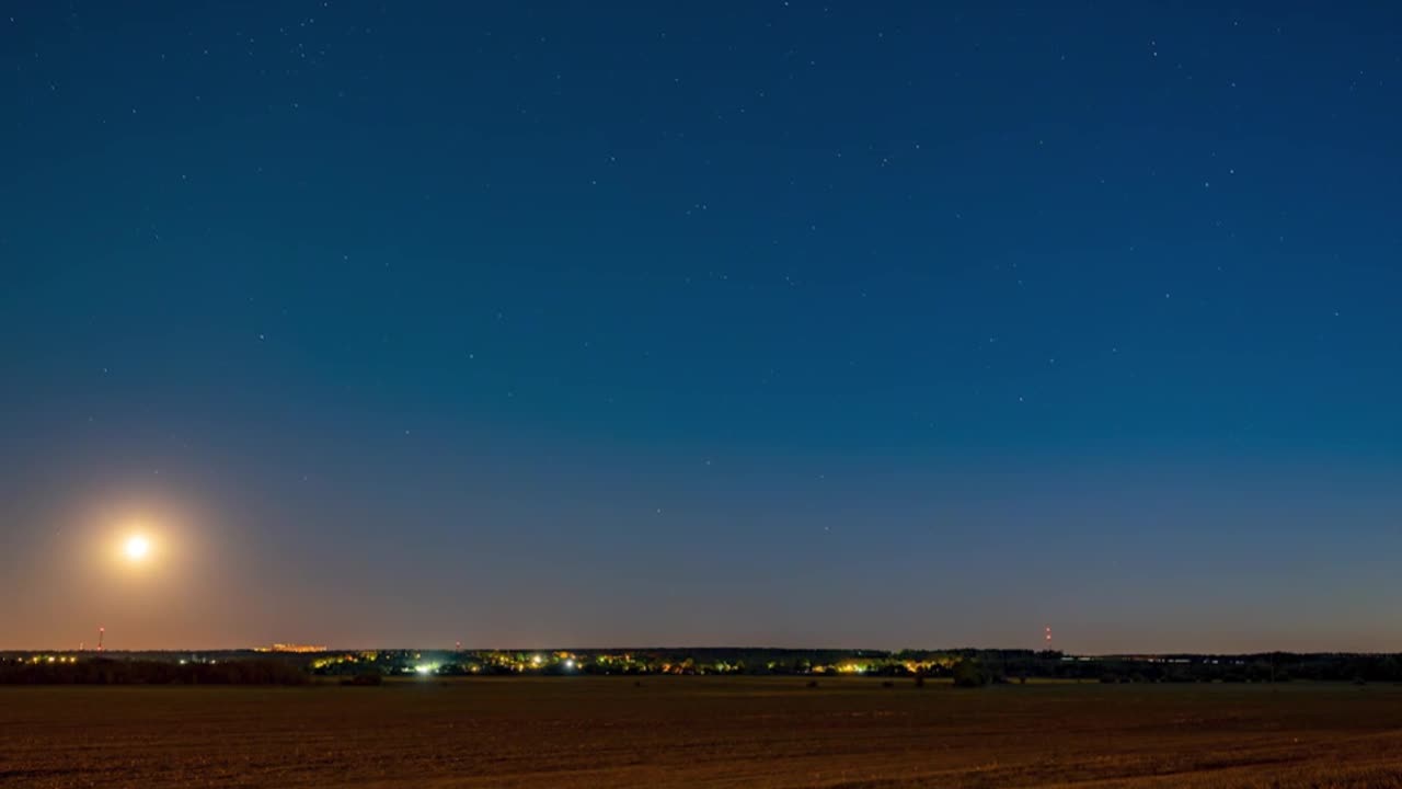 Sunset of the sun and moon accompanied by the aurora borealis