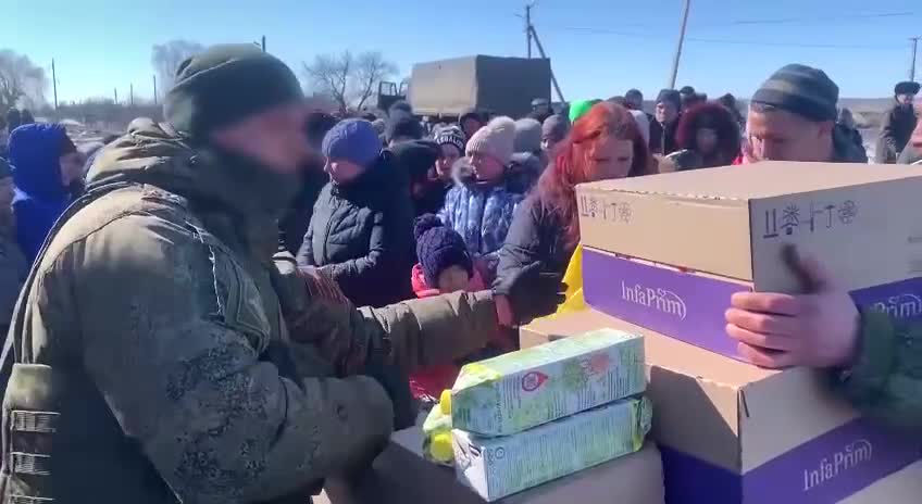 The Russian army delivered aid to Ukrainians in the Kharkiv region.