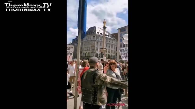 CoronaRebellen-Demo 9.5.20 (3) - Beweisbilder: Demonstranten hielten Abstand ein!