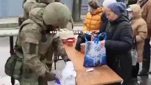 Ukraine - Russian Army distributes food to residents ... ❤️