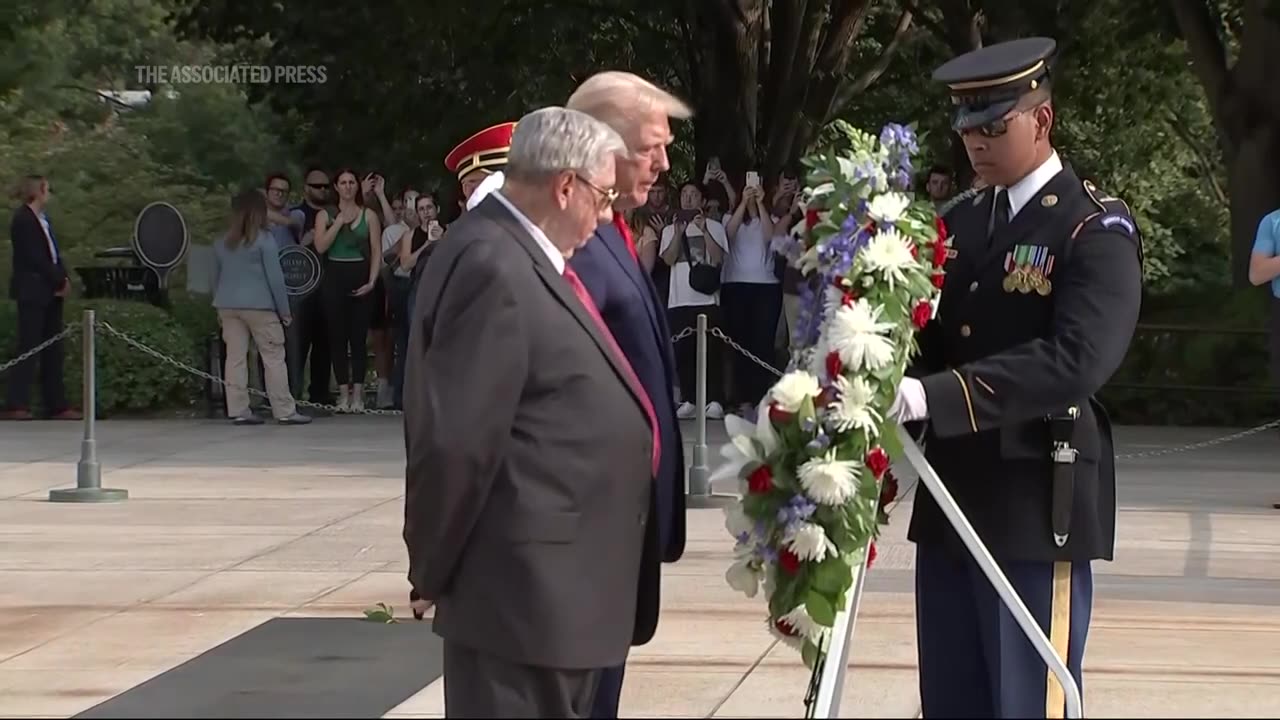 Trump visits Arlington Cemetery on 3rd anniversary of Afghanistan attack