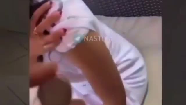 Podria ser microchip magnético en el brazo?????