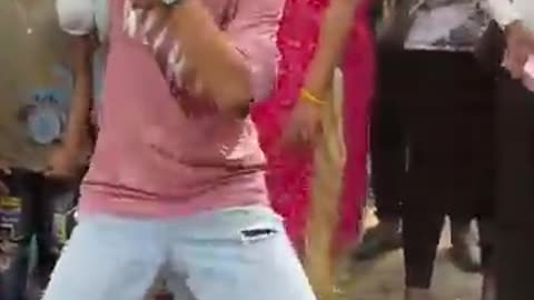 Public ke samne dance Kara #