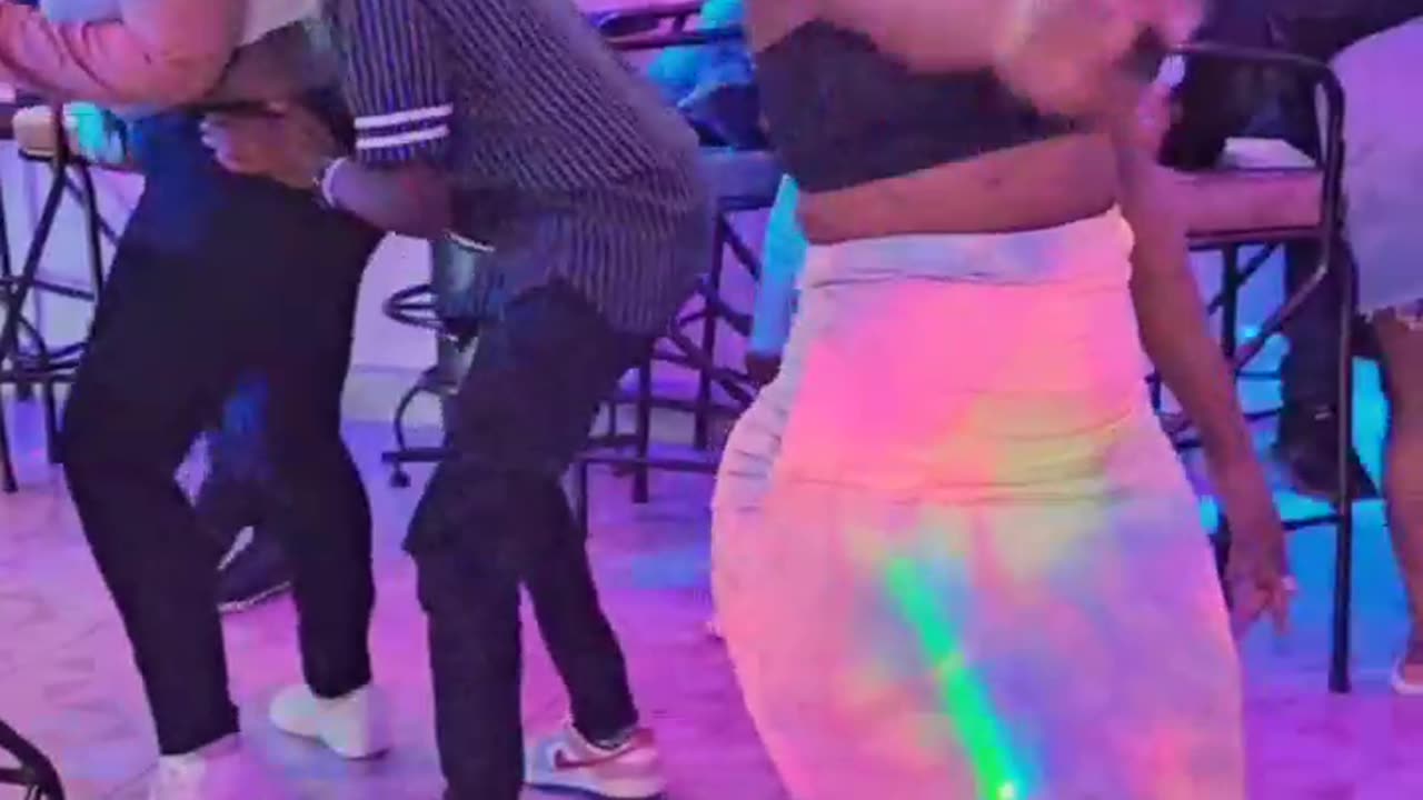 Girls with big fat Ass rock.😎