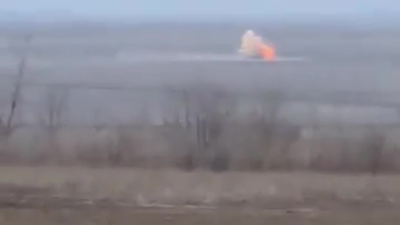 Ukrainian javelin hits a moving Russian tank