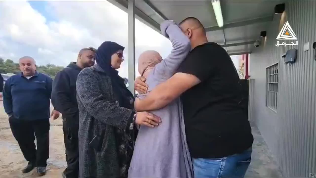 لحظة الإفراج عن ياسمين قدورة من قرية نحف من سجن الدامون ولقائها بعائلتها