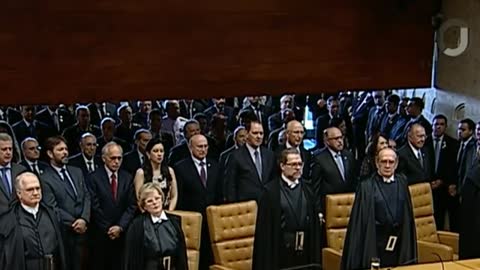 Supremo pronome no Brasil! Lei que protegia crianças do erro ao português e derrubada