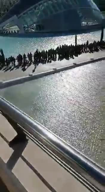 VOX desborda el Valencia de más de 6 mil personas y varios miles fuera (1)