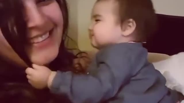 MOM AND BABY CUTE VIDEO MOM REACTION AND BABY REACTION SO CUTE