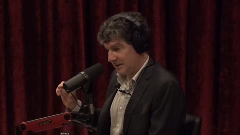 Joe Rogan's guest explains why the vaccinated still contract chinese coronavirus