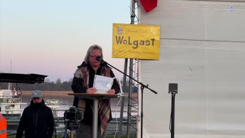 Wolgast: Eröffnung der Kundgebung und Rede von Sabine 22-03-2022