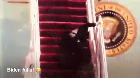 Biden falls on stairs to air force one