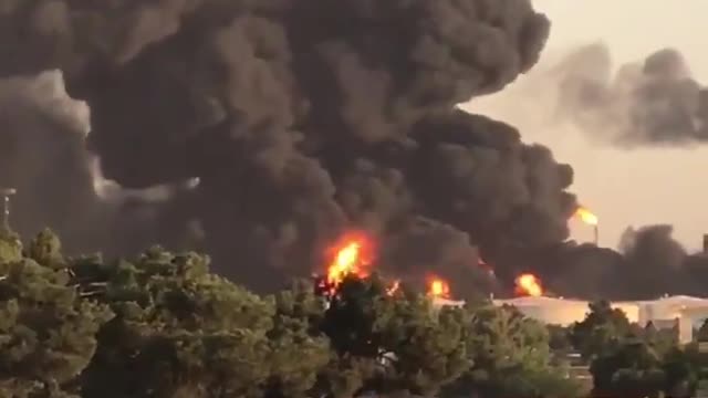 Huge fire in the Tehran refineries