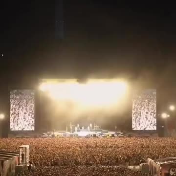 Macklemore & Ryan Lewis Live (Can't Hold Us)