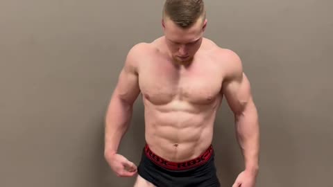 Kenny muscle flexing Bodybuilder