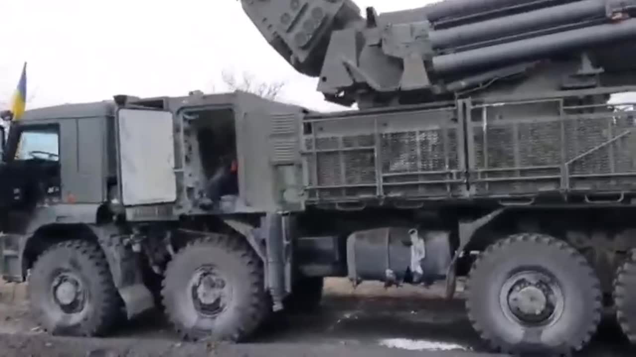 Russian Pantsir-S1 defense system was looted by Ukrainian forces@russia_ukraine_war0