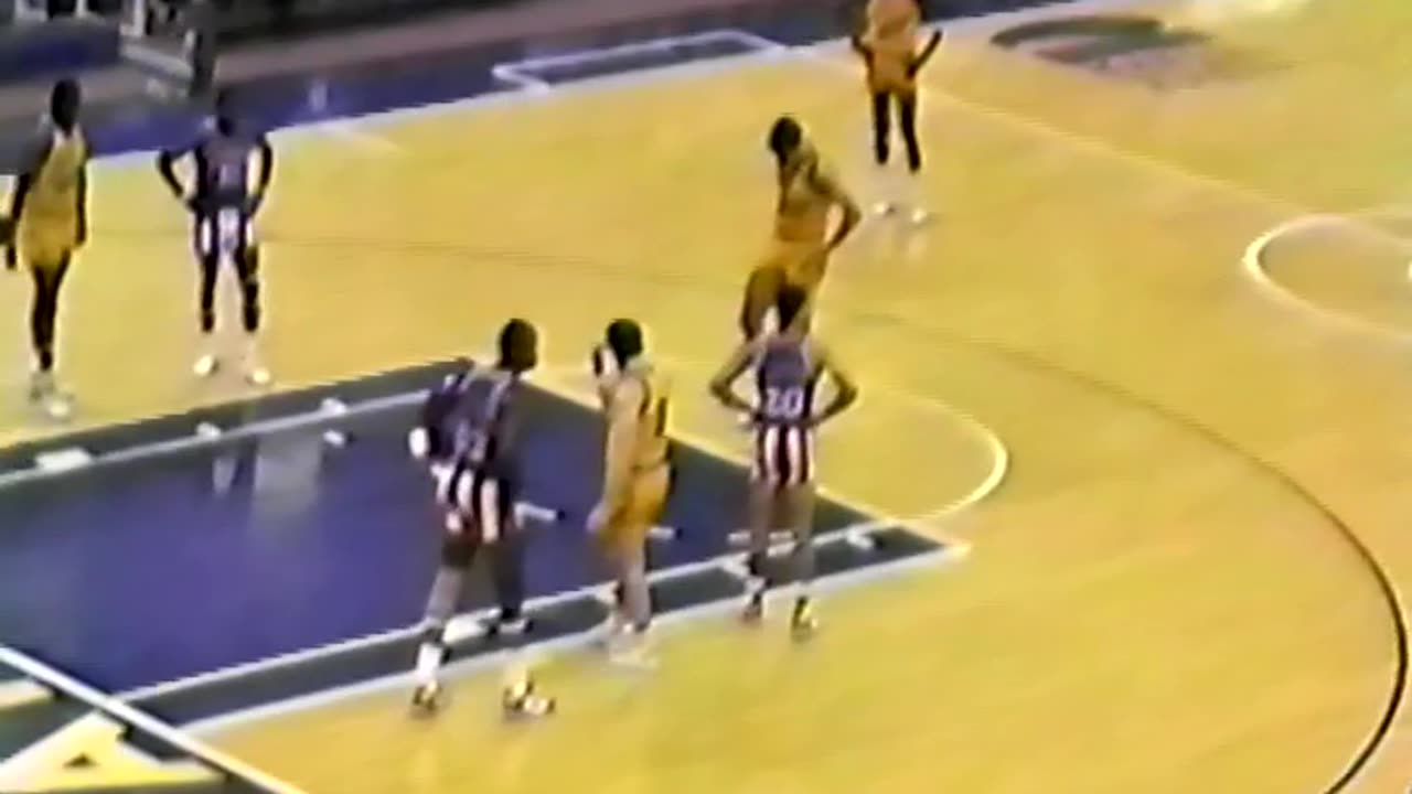 1987 - Fan Shot Harlem Globetrotters Footage from Market Square Arena