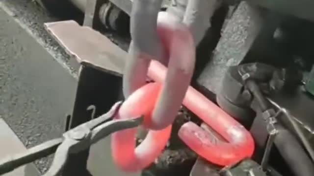How large chains are made