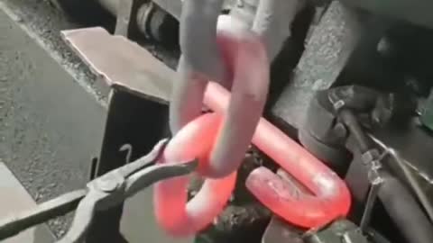 How large chains are made