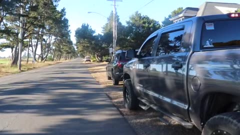 MAN DOES NOT LIKE VIDEO TAPING ON STREET CALLS POLICE