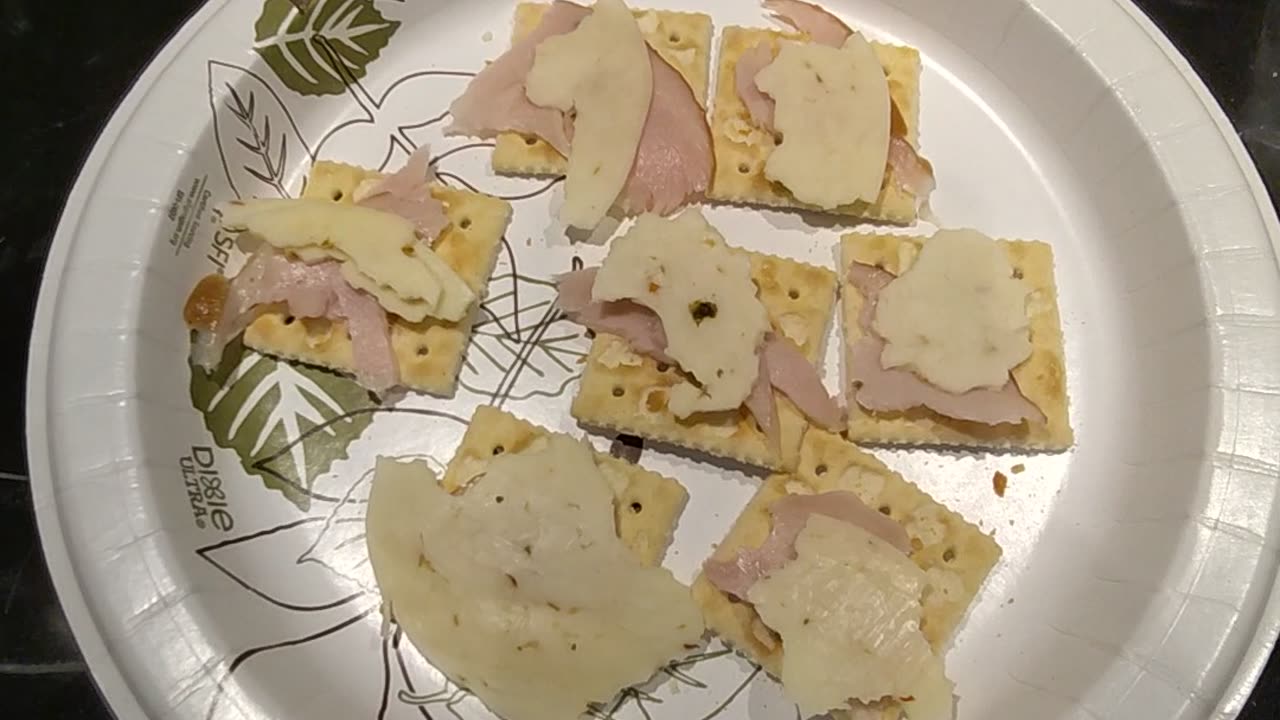 Meal, Eating Amazon Fresh Original Saltine Crackers, Dbn, MI, 6/9/24