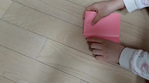 How to fold hearts with colored paper