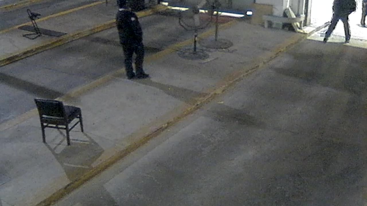 3138RHOBG3CStGarageLeftDoor_2021-01-06_19h42min32s393ms.mp4