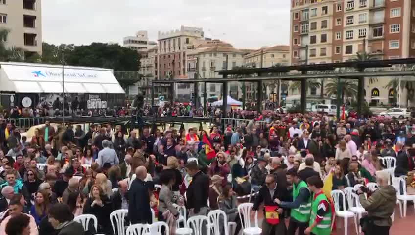 VOX inunda la Pl. de la Marina de Málaga y llama a "demostrar que la España está en pie" (2)