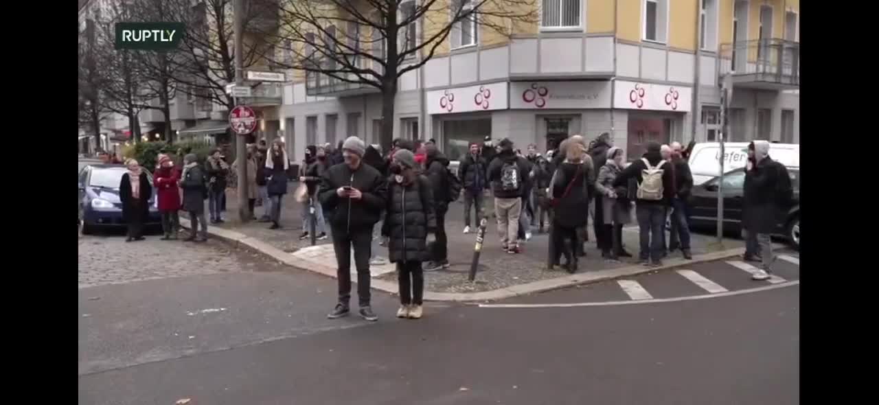 04.12.21 Corona Demo Berlin: Angriff auf Journalisten/ friedlichen Gegendemonstranten