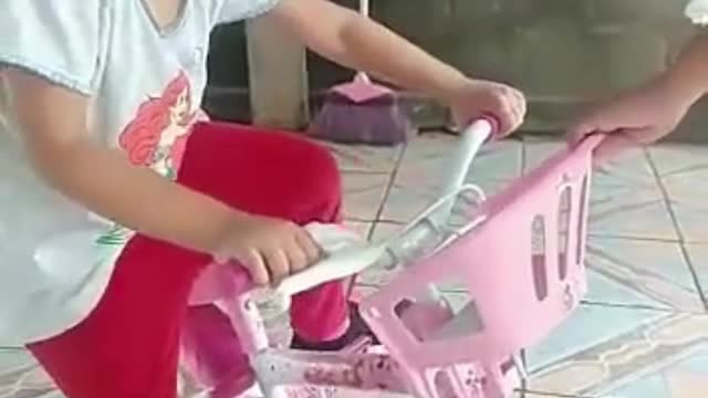 Ganhei uma bicicleta de presente de aniversário I Agatha e o Papai