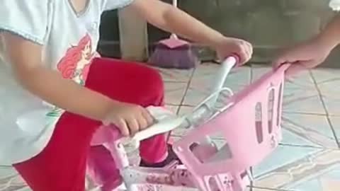 Ganhei uma bicicleta de presente de aniversário I Agatha e o Papai