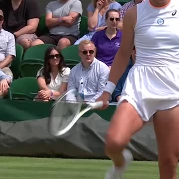 Iga Swiatek's incredible on-court football skillsl