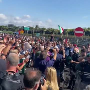 Заместитель комиссара Рима: «Не подчиняться правительству - это долг!»