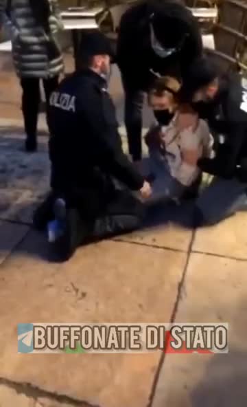 Verona: vietato fumare all'aperto