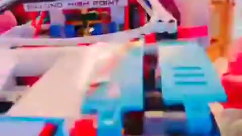 20190302文贵先生视频²：与战友们分享媳妇刚刚组装的乐高越野赛车！