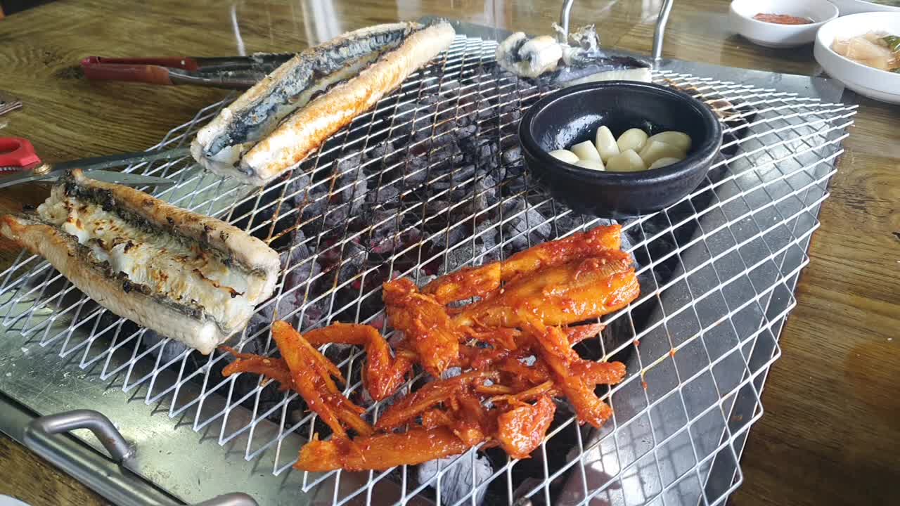 Real-time video of grilled eel in Korea