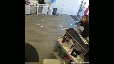 deer enters hairdresser