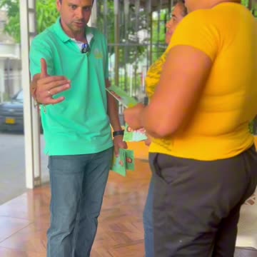 Alfredo Varela recorrió las calles del barrio Carrizal