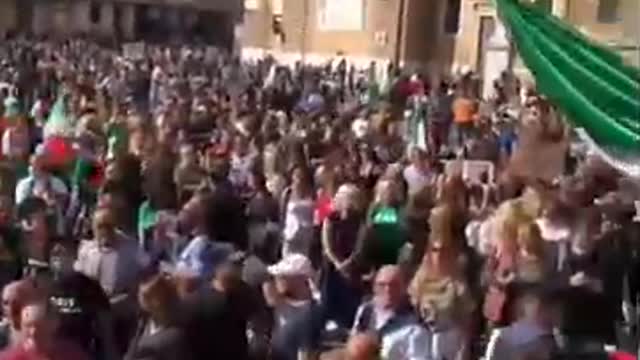 Piazza del Popolo, Roma. Manifestazione No Green Pass.