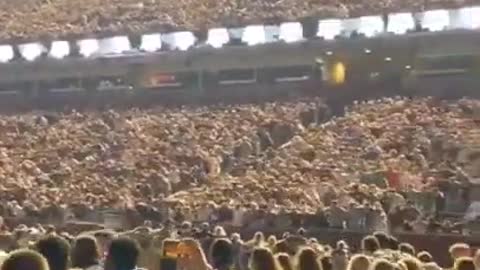 LOVE THAT BIG, BEAUTIFUL TEXAS A&M MIDNIGHT YELL!!! 🥳🥳🥳