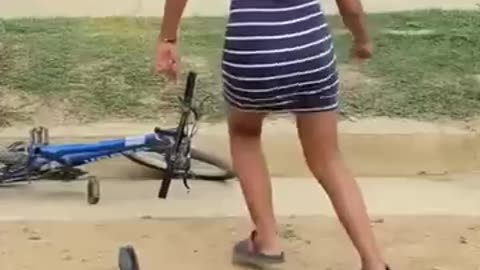 😂los que quieren llevar la bicicleta se llevan una sorpresa 😂