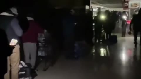 Grocery shoppers use flashlights in Houston amid power outage