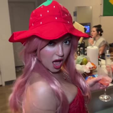 This is what happens when you mix 3 latinas 😅🇲🇽🇧🇷🇨🇴