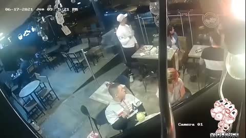 Savage Dude Eats Chicken Wings While Getting Robbed at Gunpoint